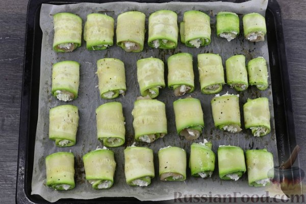 Рулетики из кабачков с курицей
