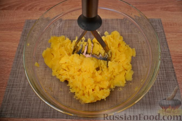 Локше (картофельные лепёшки со сладкой маковой начинкой)