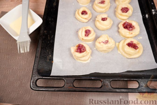 Погача с розовым вареньем