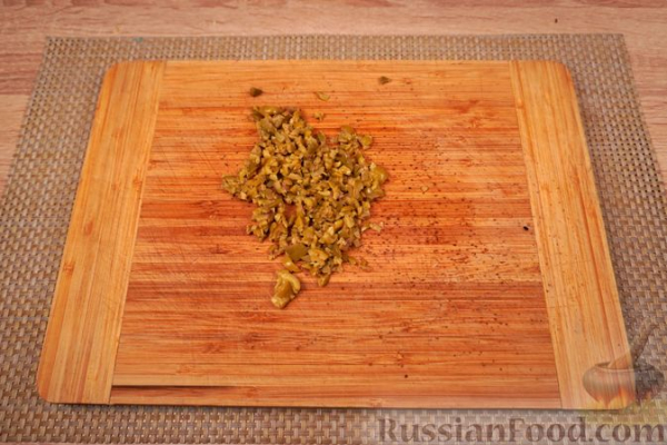 Брускетты с анчоусами в цитрусовом маринаде, фетой и оливками