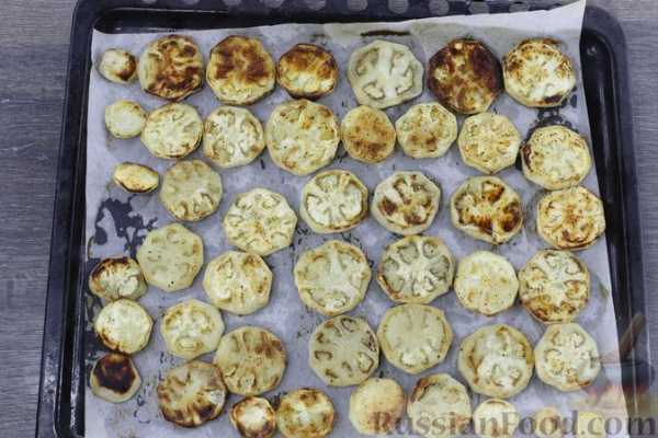 Закусочный торт из запечённых баклажанов, с помидорами и сыром