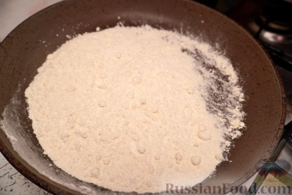 Солёные булочки с начинкой из обжаренной муки и пряностей