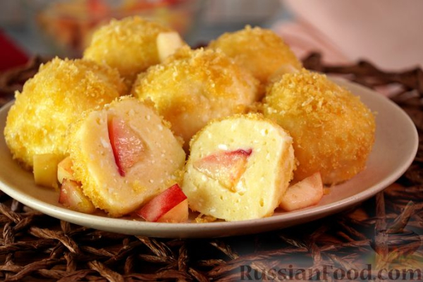 Творожные клёцки (турогомбоц) с персиками