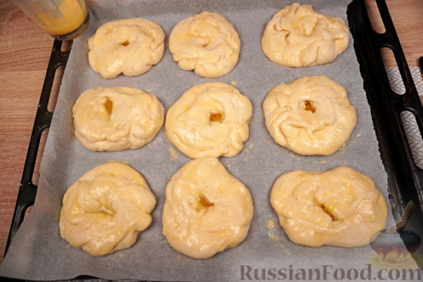 Солёные булочки с начинкой из обжаренной муки и пряностей