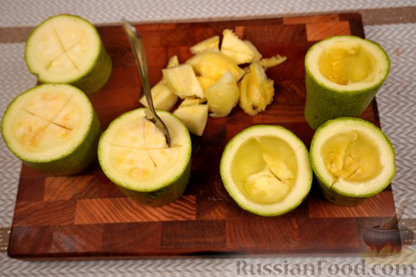 Фаршированные кабачки с йогуртовым соусом