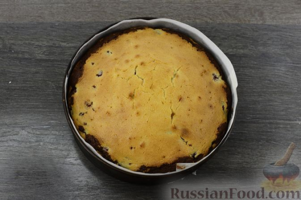 Шоколадный пирог с малиной