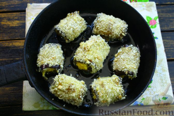 Жареные рулетики из баклажанов с сыром