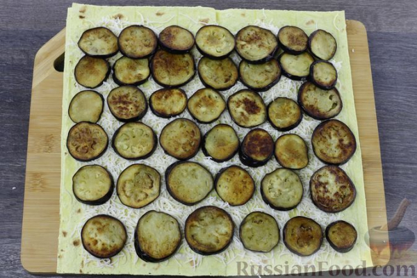 Рулетики из лаваша с баклажанами, помидорами и сыром