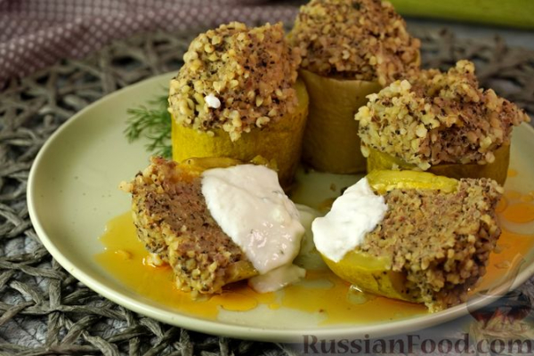 Фаршированные кабачки с йогуртовым соусом