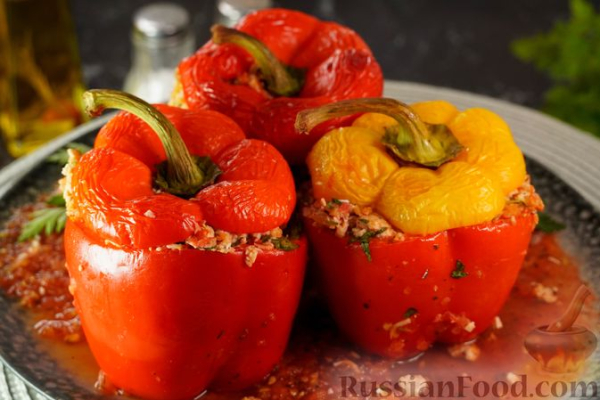 Фаршированные перцы с мясом и копчёным сыром