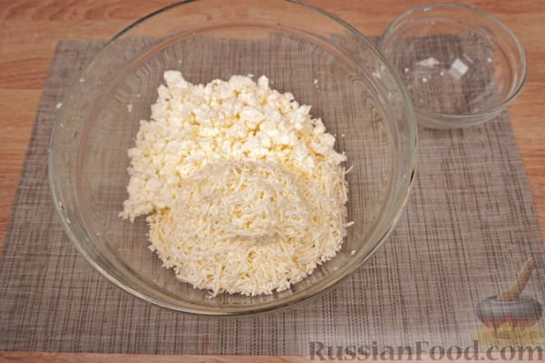 Кабачки, фаршированные творогом, брынзой и сладким перцем