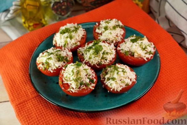 Жареные помидоры с брынзой и чесноком