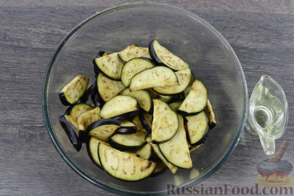 Острая закуска из жареных баклажанов с помидорами