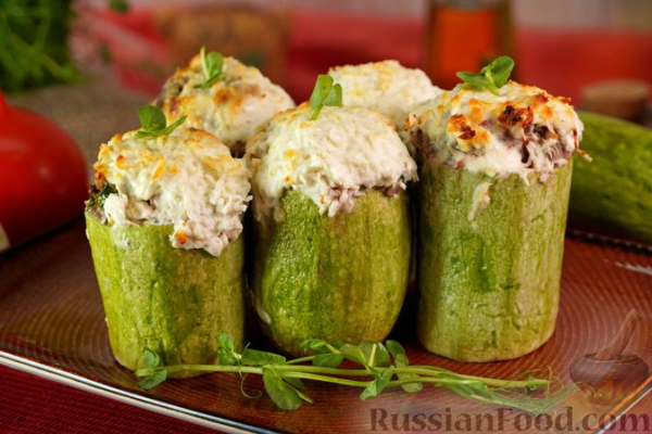 Фаршированные кабачки с мясом и грибами