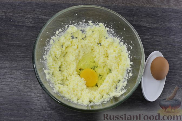 Шоколадный пирог с малиной