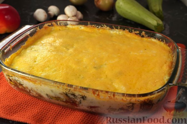 Запеканка из кабачков, с помидорами, беконом и сыром