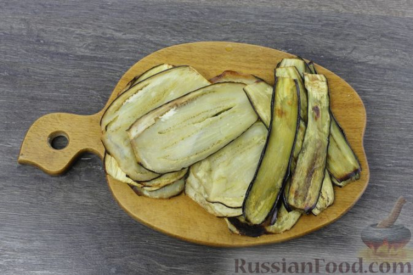 Рулетики из баклажанов с творогом и сыром