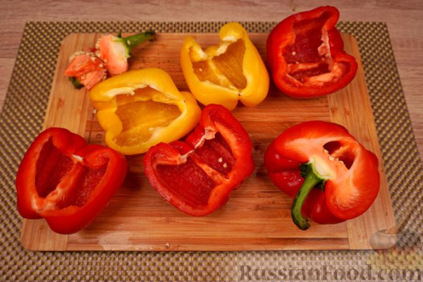Фаршированный перец с мясом, рисом и овощами (в духовке)