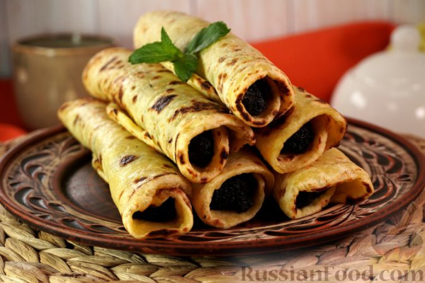 Локше (картофельные лепёшки со сладкой маковой начинкой)