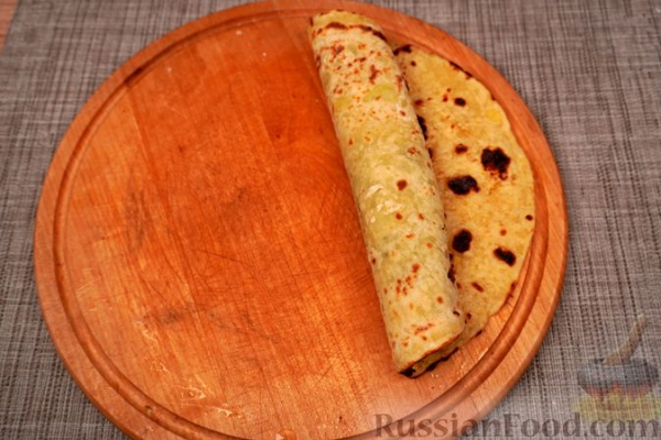 Локше (картофельные лепёшки со сладкой маковой начинкой)