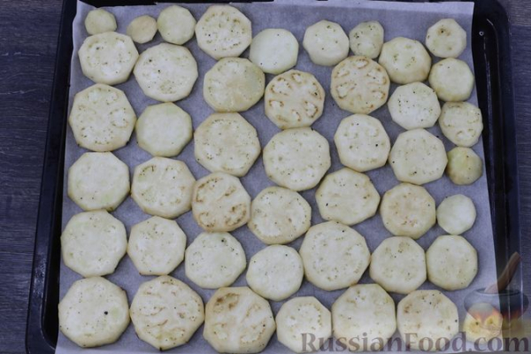 Закусочный торт из запечённых баклажанов, с помидорами и сыром