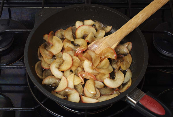 Гренки с яблоками