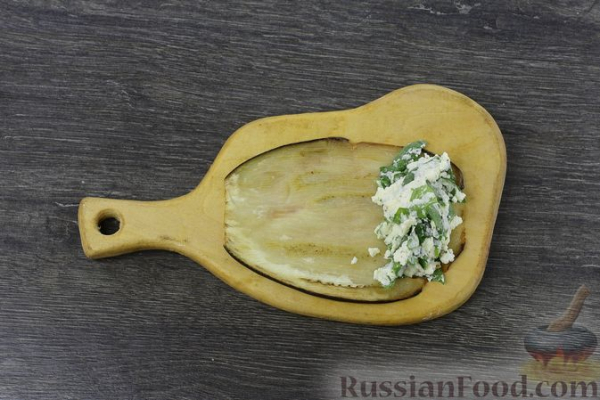 Рулетики из баклажанов с творогом и сыром