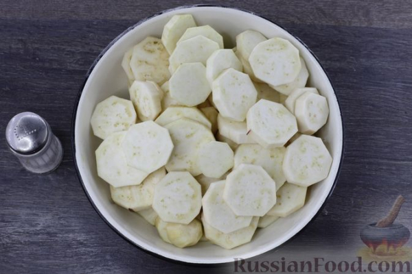 Закусочный торт из запечённых баклажанов, с помидорами и сыром