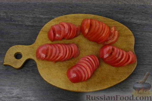 Закусочный торт из запечённых баклажанов, с помидорами и сыром