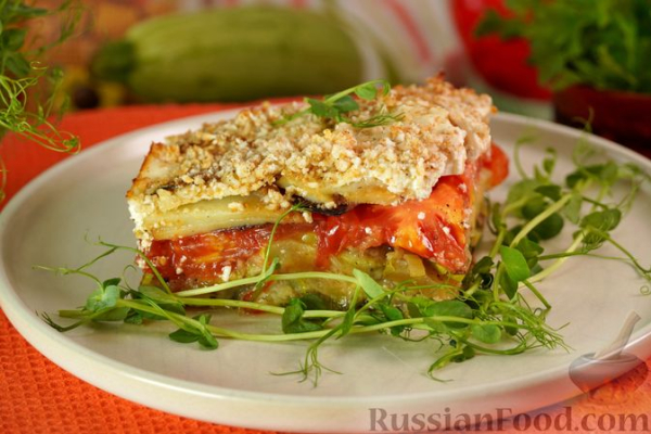Молодой картофель, запечённый с кабачками и помидорами