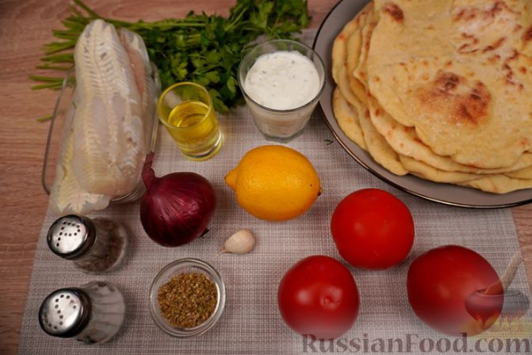 Гирос с белой рыбой и соусом дзадзики