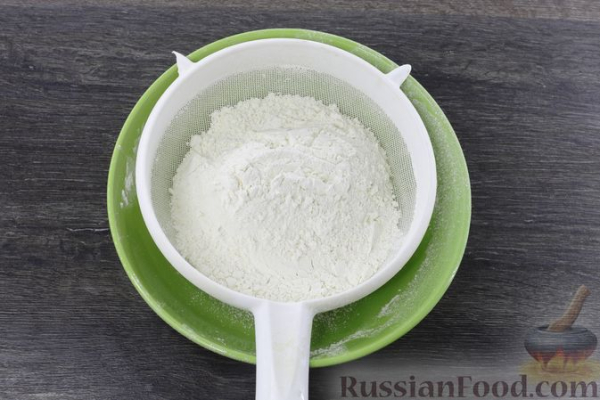 Шоколадный пирог с малиной