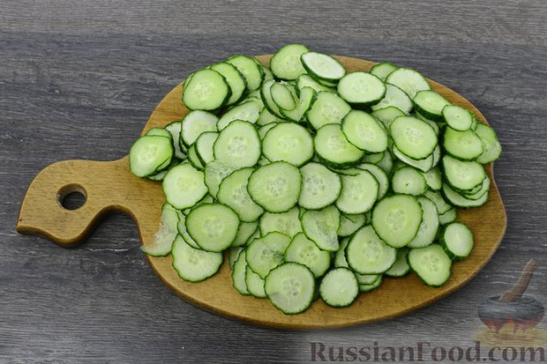 Острая закуска из огурцов с арахисовой пастой