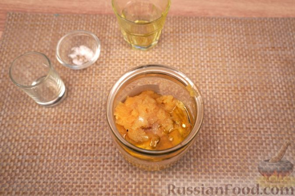 Сельдь под яблочным соусом