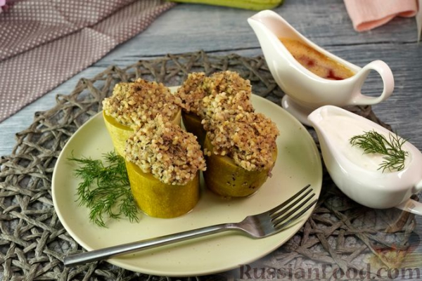Фаршированные кабачки с йогуртовым соусом