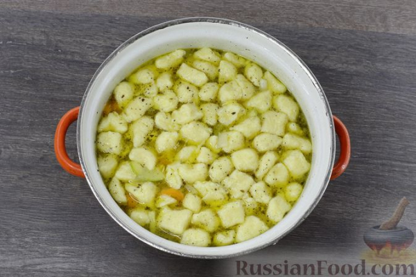 Овощной суп с картофельно-сырными галушками