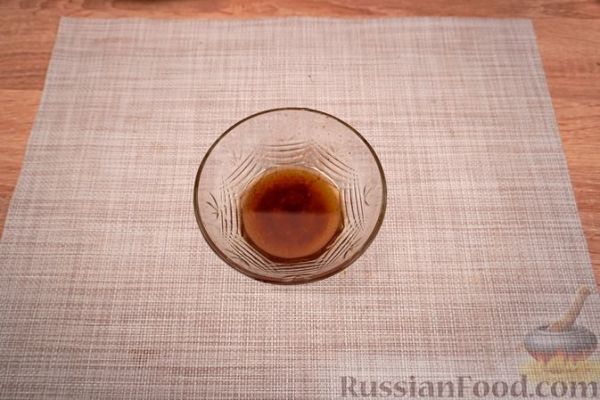 Греческий салат с фруктами и ягодами