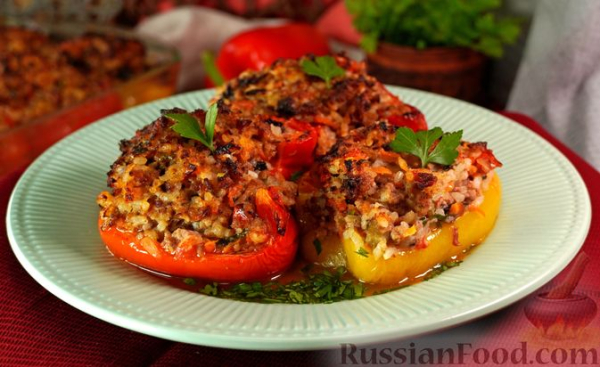 Фаршированный перец с мясом, рисом и овощами (в духовке)