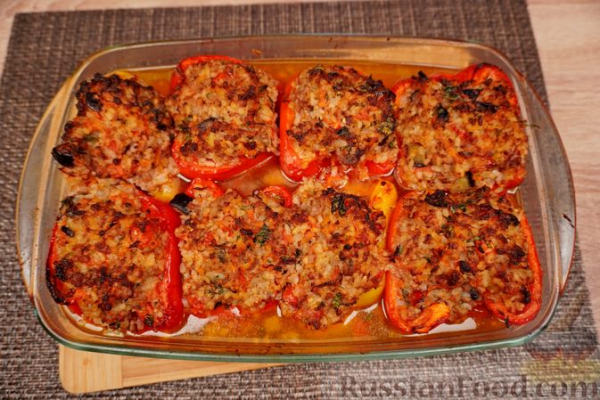 Фаршированный перец с мясом, рисом и овощами (в духовке)