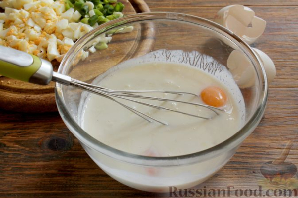 Ленивые пирожки-оладушки с варёным яйцом и зелёным луком