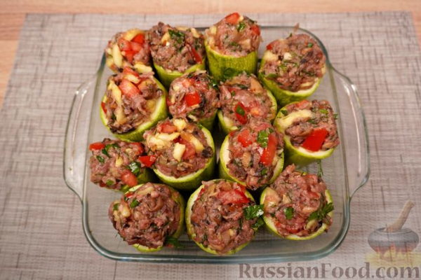 Фаршированные кабачки с мясом и грибами