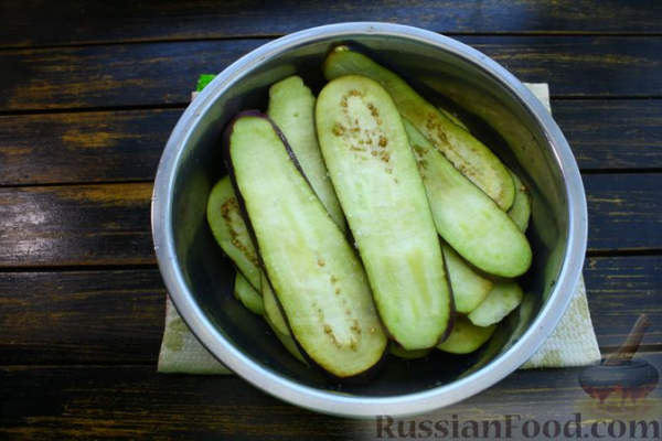 Жареные рулетики из баклажанов с сыром