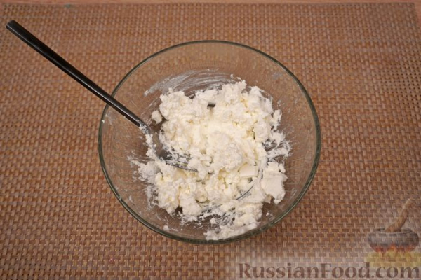 Брускетты с анчоусами в цитрусовом маринаде, фетой и оливками