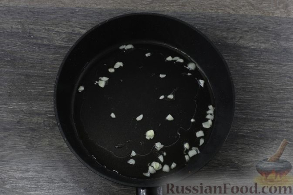 Лапша с грибами и кабачками в сливочном соусе