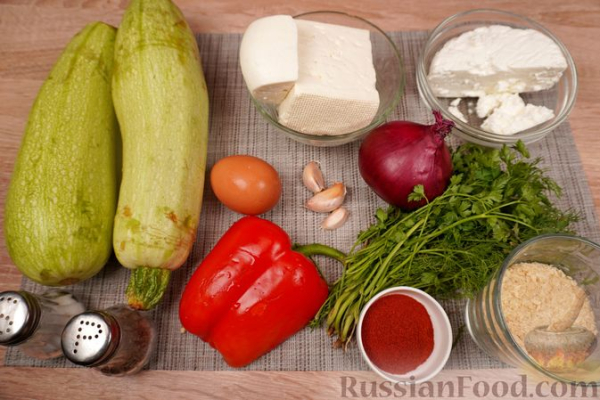 Кабачки, фаршированные творогом, брынзой и сладким перцем