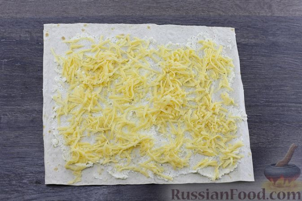 Рулет из лаваша с баклажанами, творогом, яйцами и сыром
