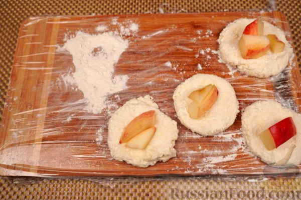 Творожные клёцки (турогомбоц) с персиками