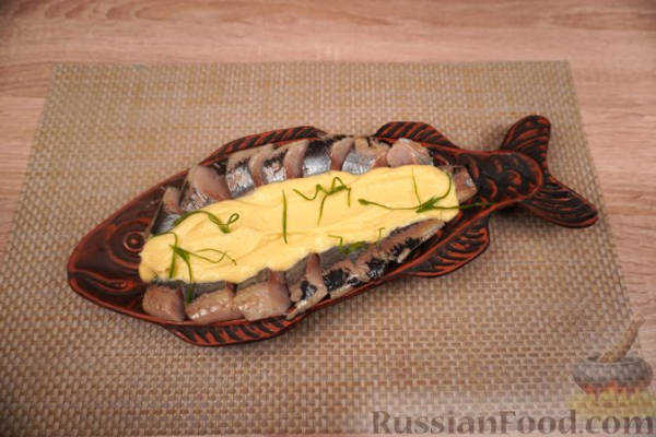 Сельдь под яблочным соусом