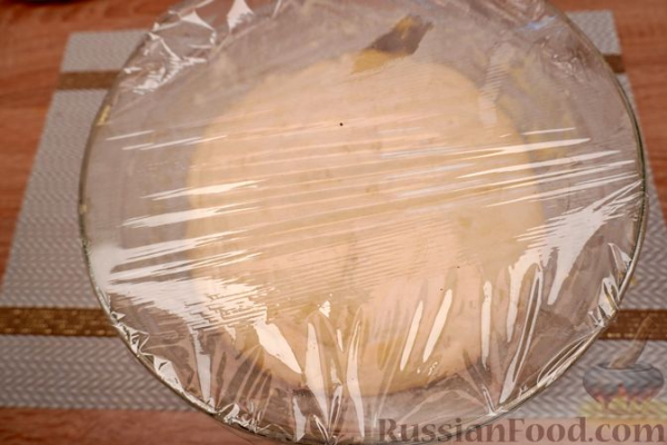 Солёные булочки с начинкой из обжаренной муки и пряностей