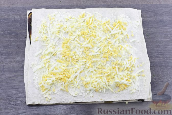 Рулет из лаваша с баклажанами, творогом, яйцами и сыром